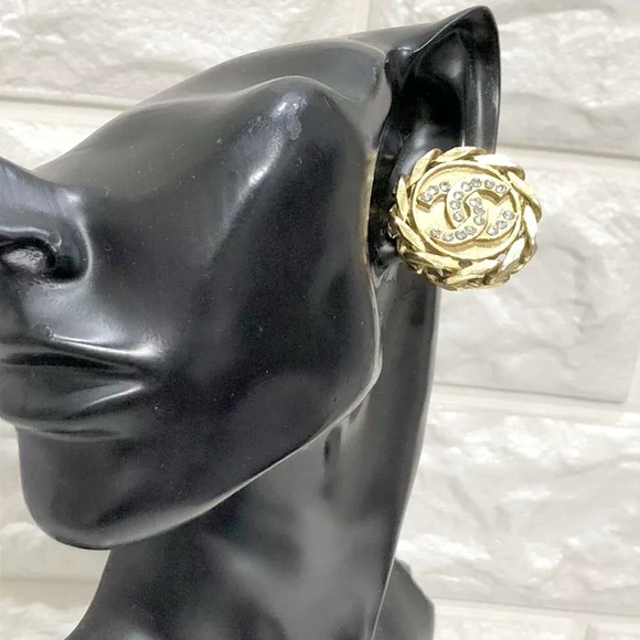 Authentic CHANEL vintage 1990s Gold Plated CC rhinestone Clip on earrings - Picture 11 of 11